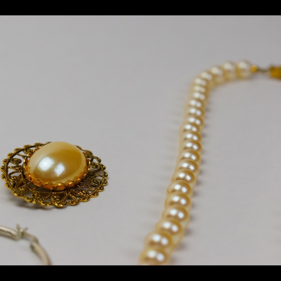 Pearl necklace with a coat pin and earrings set - Picture 3 of 8